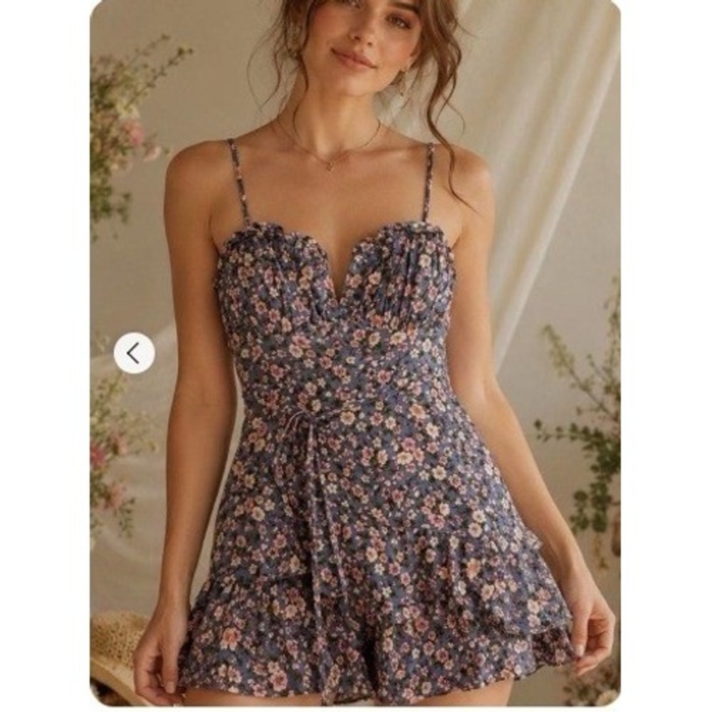 Altar'd State Women's Sz Small Romper Purple Ditsy Floral Sleeveless Ruffle Tier